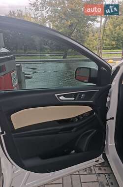 Позашляховик / Кросовер Ford Edge 2018 в 