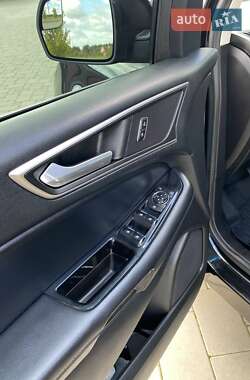 Позашляховик / Кросовер Ford Edge 2015 в 