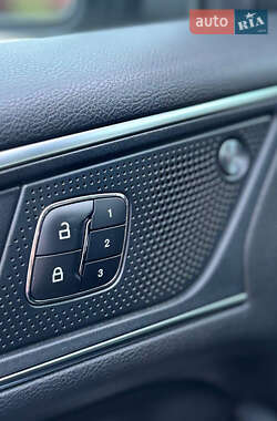 Позашляховик / Кросовер Ford Edge 2019 в 