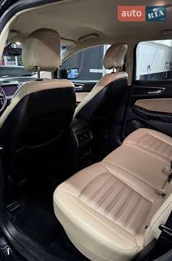 Внедорожник / Кроссовер Ford Edge 2017 в 