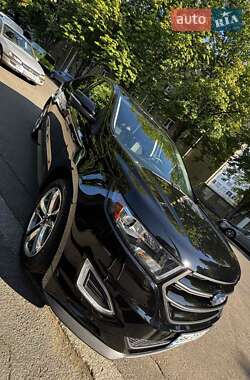 Позашляховик / Кросовер Ford Edge 2018 в 