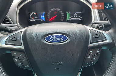 Позашляховик / Кросовер Ford Edge 2019 в 