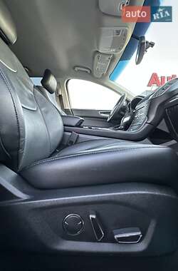 Внедорожник / Кроссовер Ford Edge 2017 в 