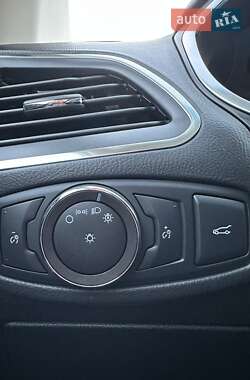 Внедорожник / Кроссовер Ford Edge 2017 в 