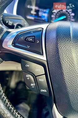 Позашляховик / Кросовер Ford Edge 2015 в 