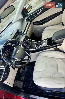 Позашляховик / Кросовер Ford Edge 2015 в 