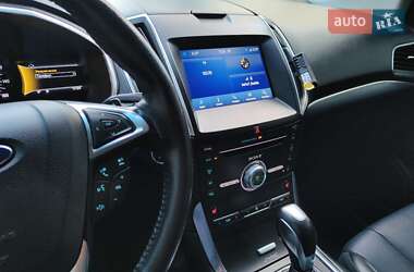 Позашляховик / Кросовер Ford Edge 2017 в 