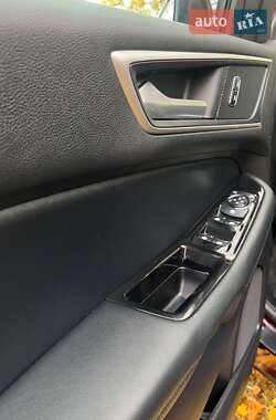 Внедорожник / Кроссовер Ford Edge 2019 в 