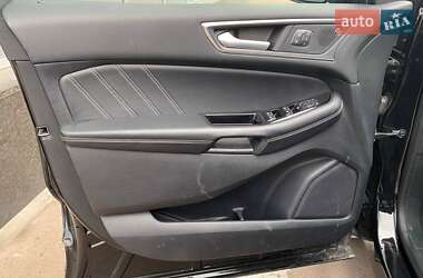Позашляховик / Кросовер Ford Edge 2019 в 