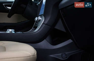 Внедорожник / Кроссовер Ford Edge 2022 в 