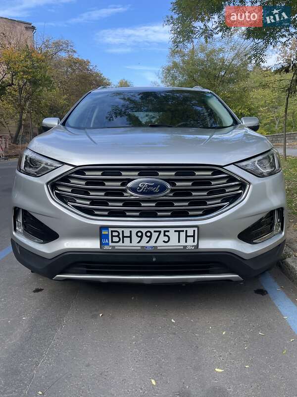 Позашляховик / Кросовер Ford Edge 2019 в 