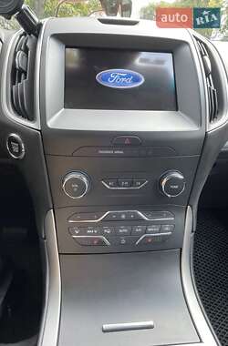 Позашляховик / Кросовер Ford Edge 2019 в 