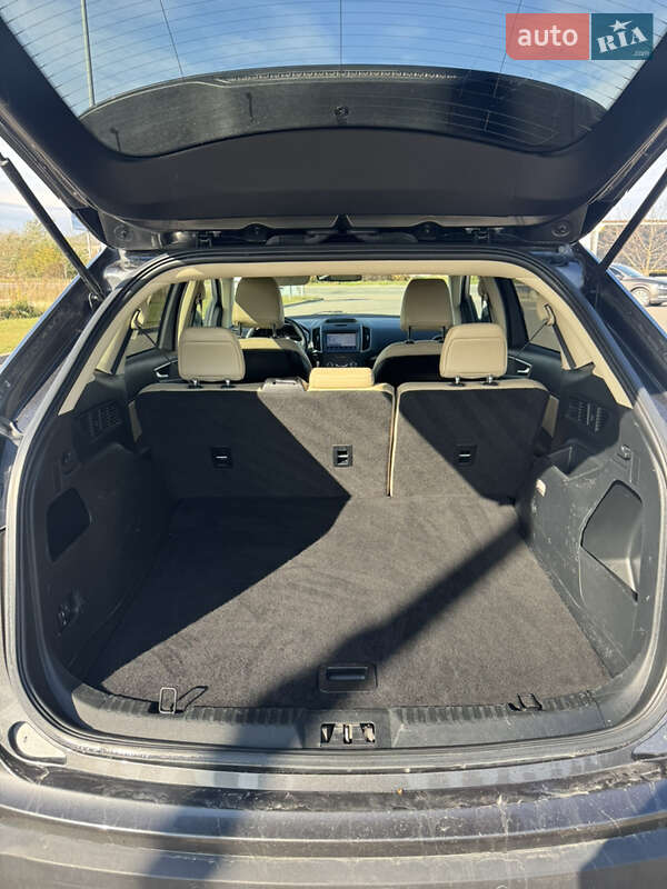 Позашляховик / Кросовер Ford Edge 2020 в Городку