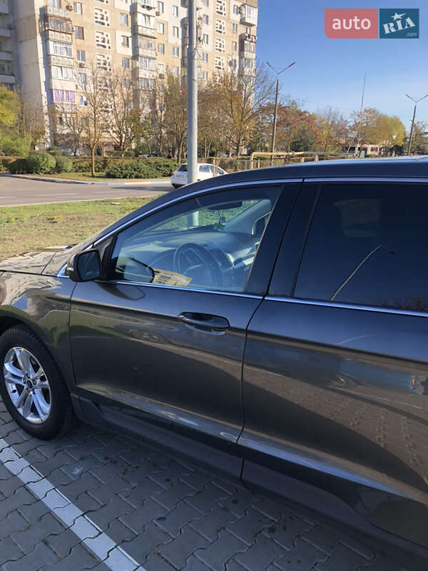 Позашляховик / Кросовер Ford Edge 2015 в Южному