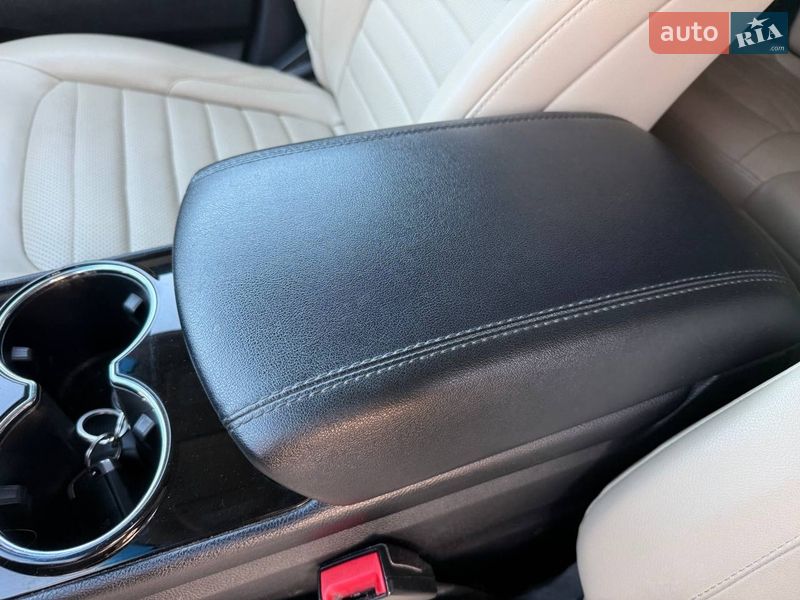 Позашляховик / Кросовер Ford Edge 2017 в Стрию