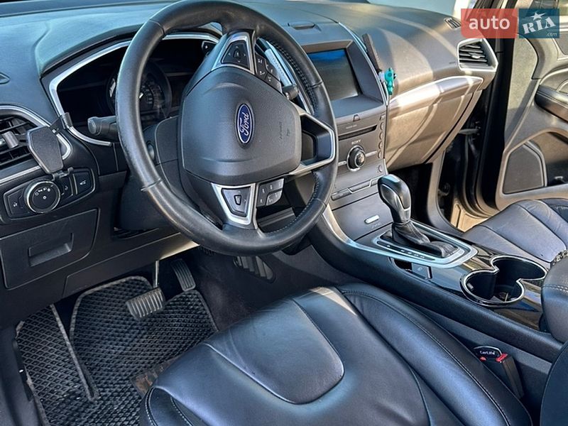 Позашляховик / Кросовер Ford Edge 2016 в Мостиській