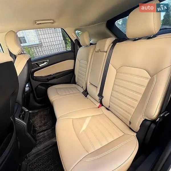 Позашляховик / Кросовер Ford Edge 2019 в Вараші