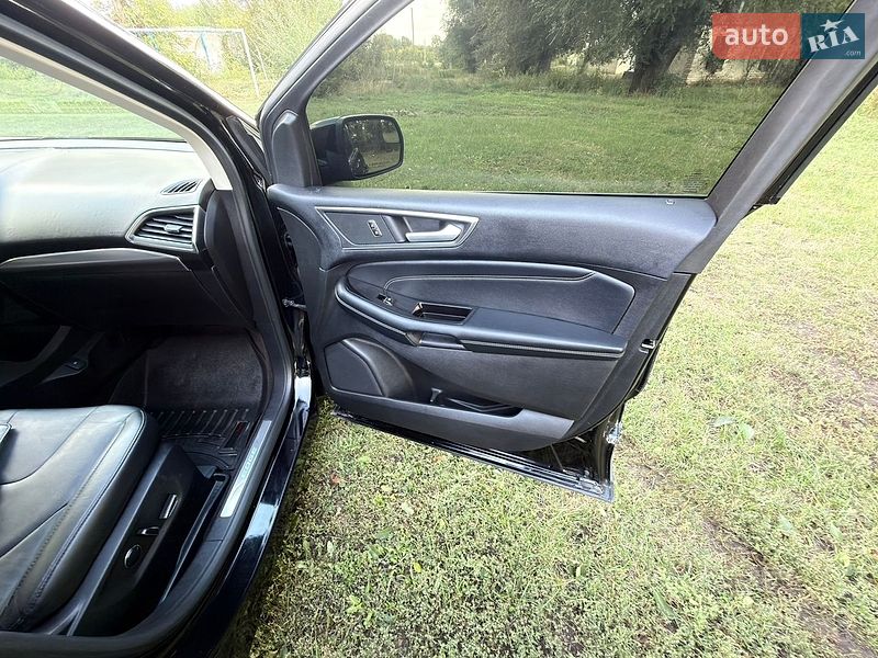 Позашляховик / Кросовер Ford Edge 2016 в Глобиному