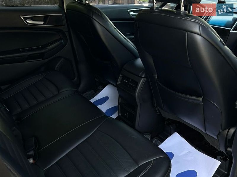 Позашляховик / Кросовер Ford Edge 2016 в Косові