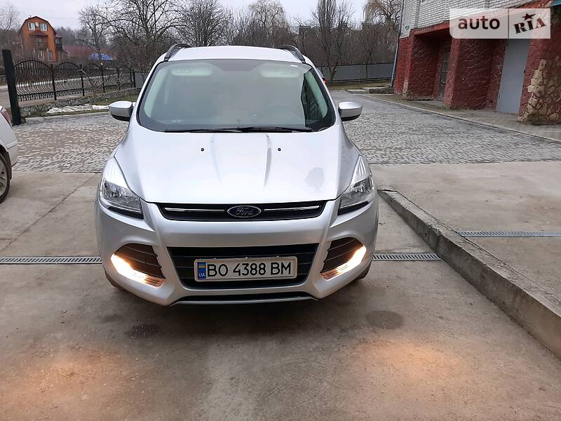 Позашляховик / Кросовер Ford Escape 2015 в Борщеві