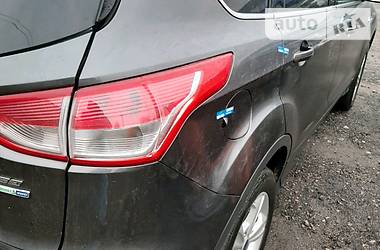 Внедорожник / Кроссовер Ford Escape 2016 в 
