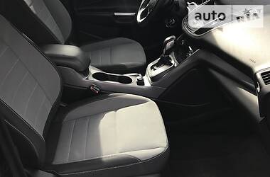 Позашляховик / Кросовер Ford Escape 2013 в 