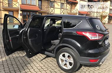 Позашляховик / Кросовер Ford Escape 2013 в 