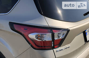 Внедорожник / Кроссовер Ford Escape 2018 в 