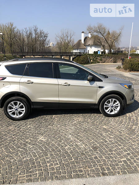 Позашляховик / Кросовер Ford Escape 2018 в Дніпрі