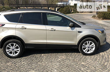 Внедорожник / Кроссовер Ford Escape 2018 в 