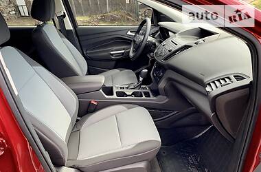 Позашляховик / Кросовер Ford Escape 2016 в 