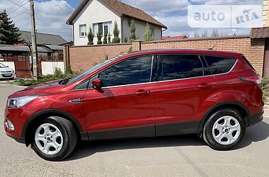 Позашляховик / Кросовер Ford Escape 2016 в 