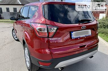 Позашляховик / Кросовер Ford Escape 2016 в 