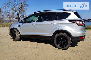 Позашляховик / Кросовер Ford Escape 2016 в 