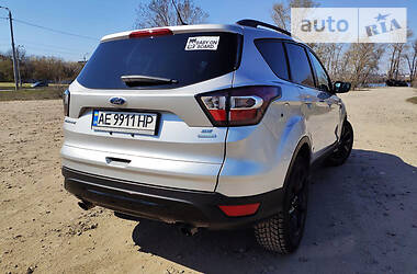 Внедорожник / Кроссовер Ford Escape 2016 в Днепре