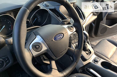 Позашляховик / Кросовер Ford Escape 2012 в 