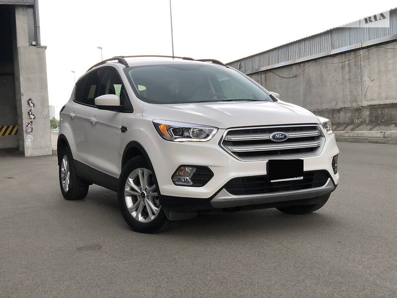 Внедорожник / Кроссовер Ford Escape 2018 в 