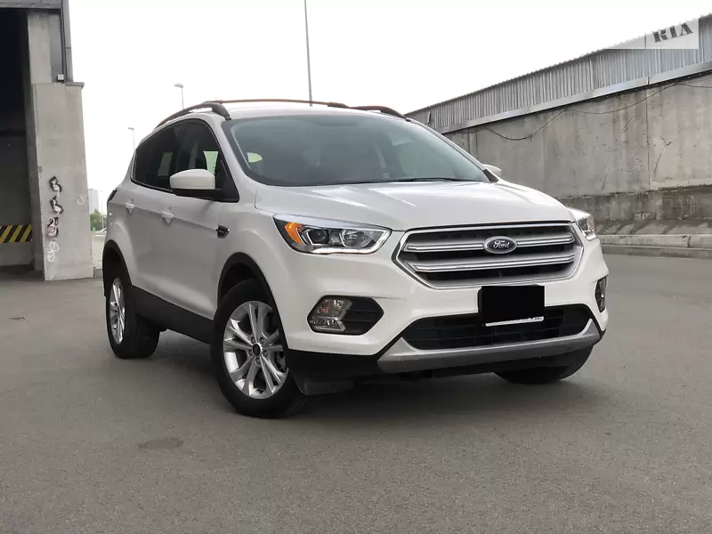 Внедорожник / Кроссовер Ford Escape 2018 в 