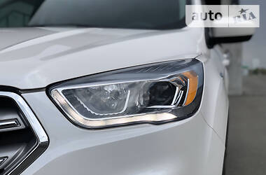Позашляховик / Кросовер Ford Escape 2018 в 