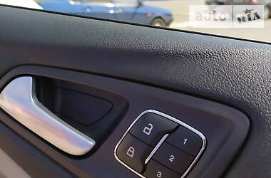 Позашляховик / Кросовер Ford Escape 2013 в 