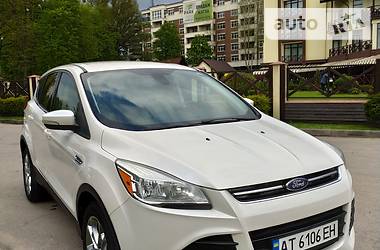 Позашляховик / Кросовер Ford Escape 2013 в 