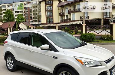 Позашляховик / Кросовер Ford Escape 2013 в 