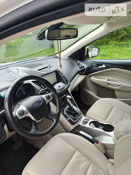 Позашляховик / Кросовер Ford Escape 2013 в 