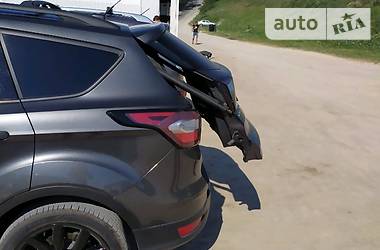 Позашляховик / Кросовер Ford Escape 2017 в 