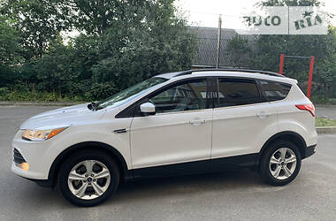 Позашляховик / Кросовер Ford Escape 2015 в 