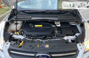 Позашляховик / Кросовер Ford Escape 2015 в 