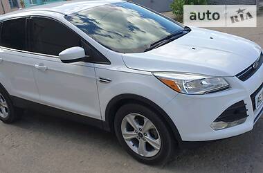 Позашляховик / Кросовер Ford Escape 2016 в 