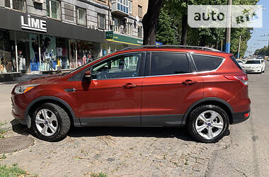 Позашляховик / Кросовер Ford Escape 2015 в 