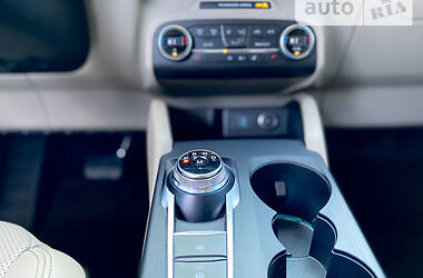 Внедорожник / Кроссовер Ford Escape 2020 в 