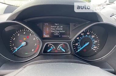 Позашляховик / Кросовер Ford Escape 2015 в 